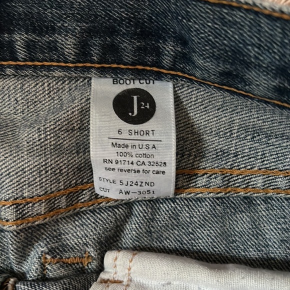 Authentic A/X Armani Exchange women’s distressed boot cut jeans size 6 short. - Picture 4 of 5